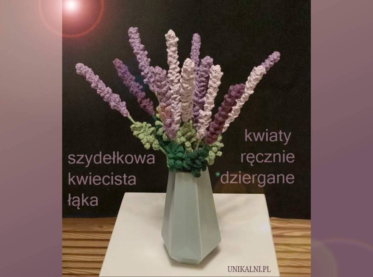 Zaproś do domu ręcznie dziergane kwiaty. To dobry sposób sposób na oryginalną dekorację wnętrz