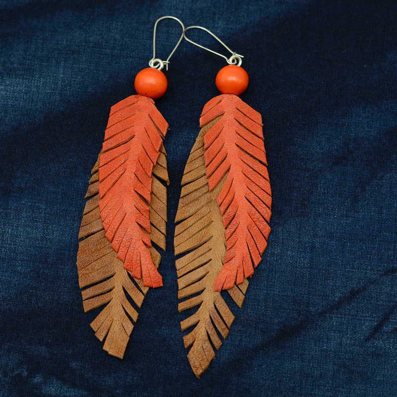 kolczyki piorka ze skory recznie robione1 