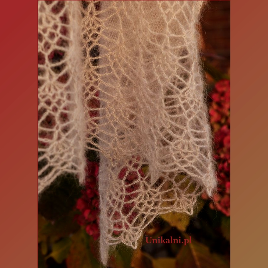 szal z azurem recznie robiony puszysty cieply ecru nie gryzie unikalni pl 